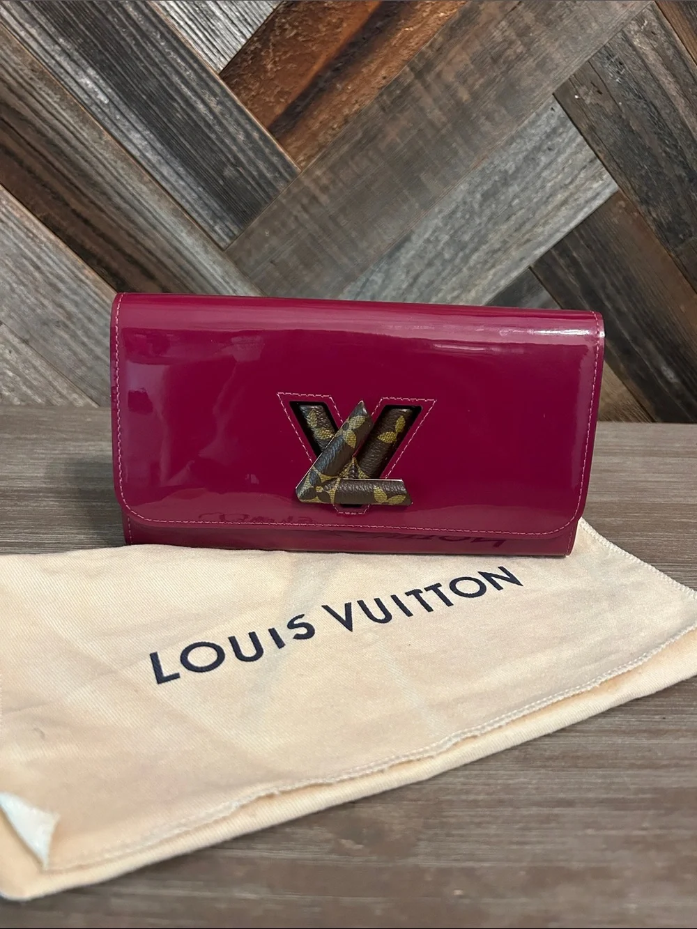 Louis Vuitton Vernis Patent Leather Twist Wallet